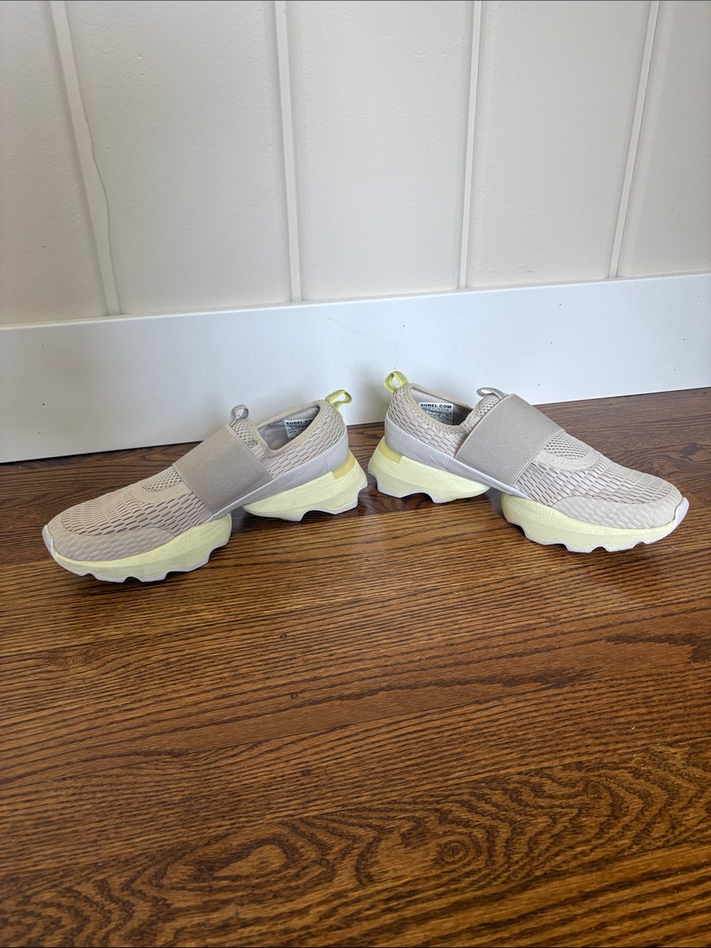 Sorel Kinetic Impact Strap Sneakers Size 9 | Beige Slip-On Walking Shoes
